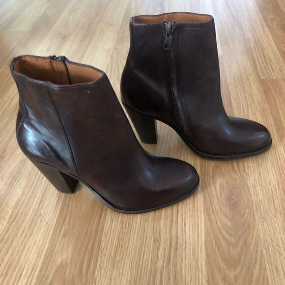 FRYE Jenny 3475388-DBN Dark Brown Leather Side-Zip Booties - Picture 8 of 13